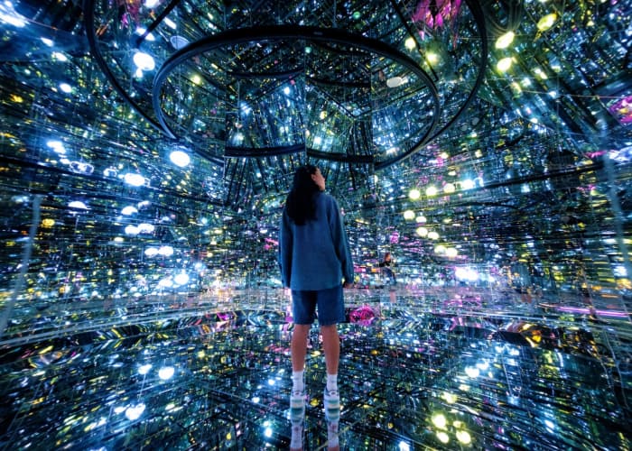 The Palace robotic light show immersive experience Dubai indoor attraction House of Hype